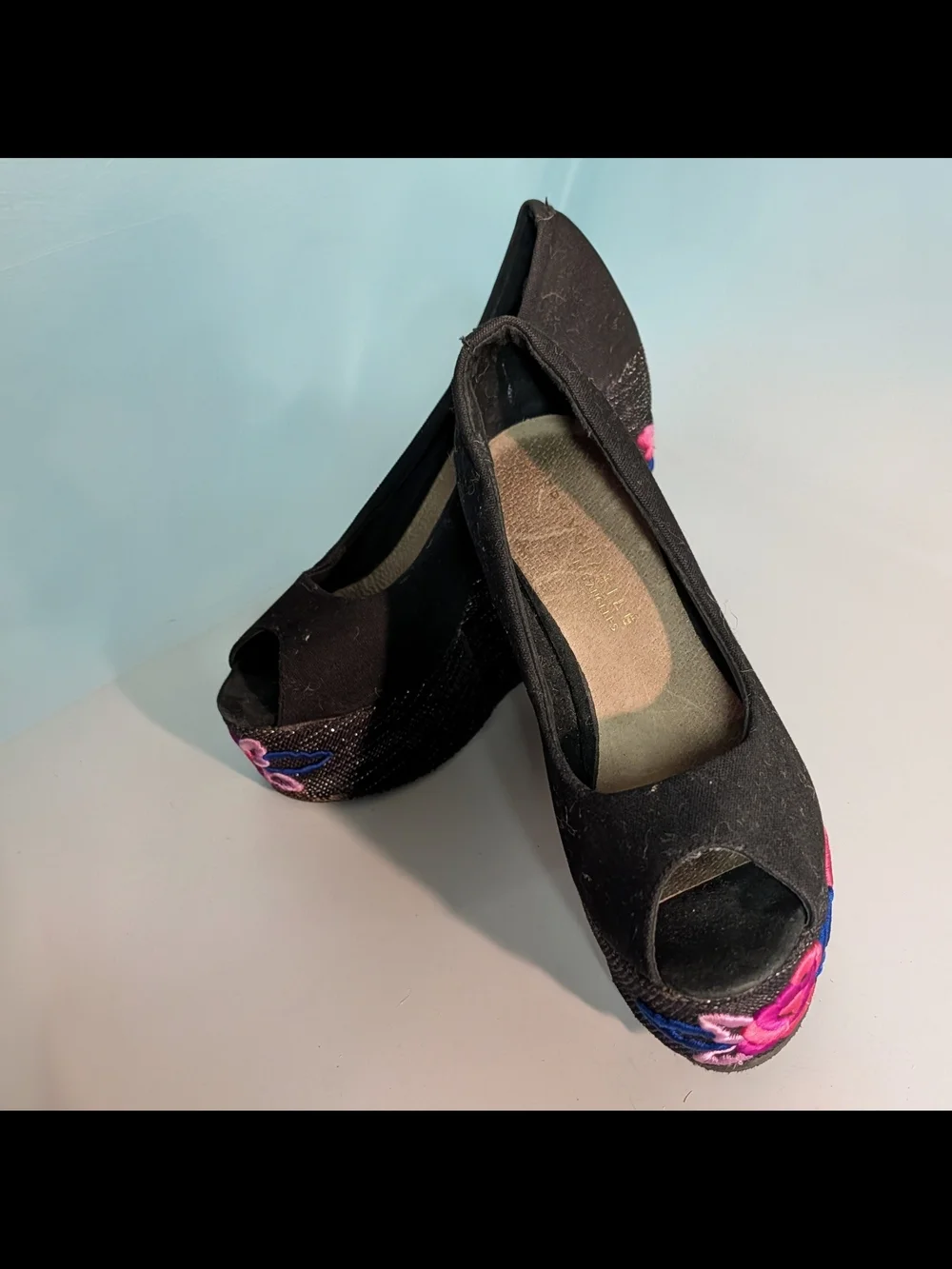 Very Volatile Black Peep-Toe Embroidered Wedge Heels Size 7
